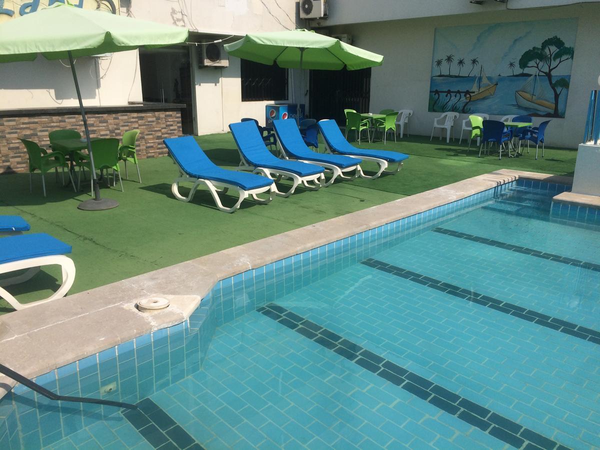 Queens Land Hotel Джуния Екстериор снимка