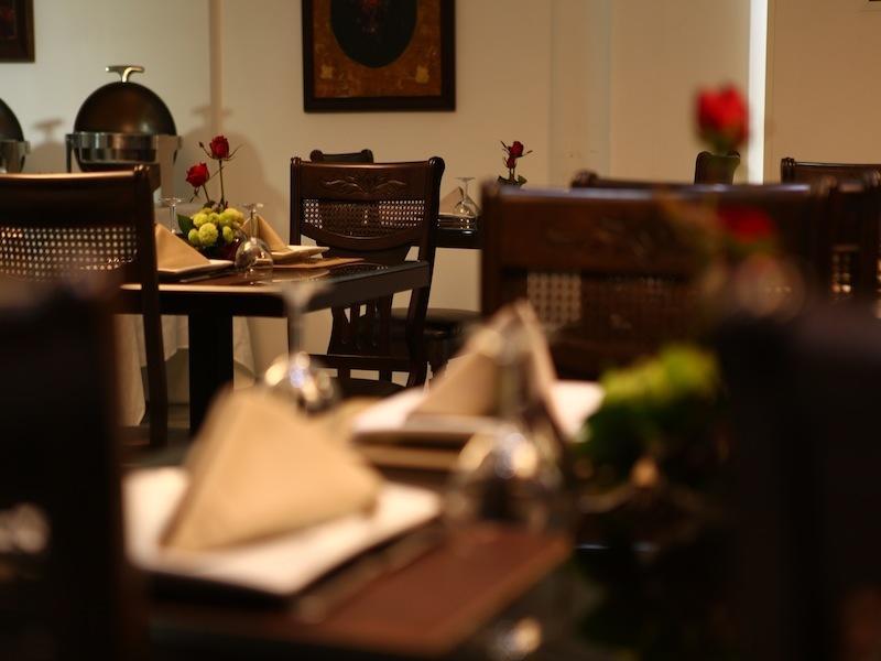 Queens Land Hotel Джуния Екстериор снимка